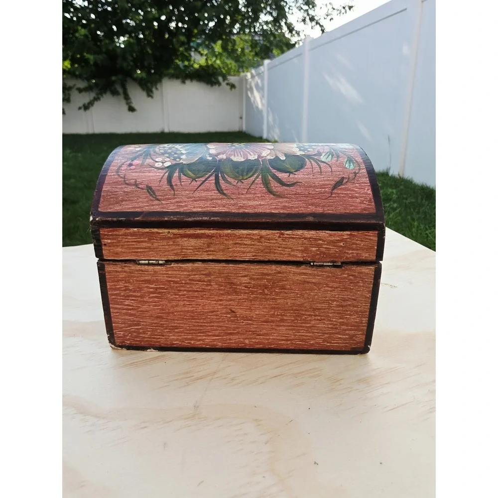 Vintage Hand Painted Wooden Floral Folk Art Box Jewelry Chest 5.5